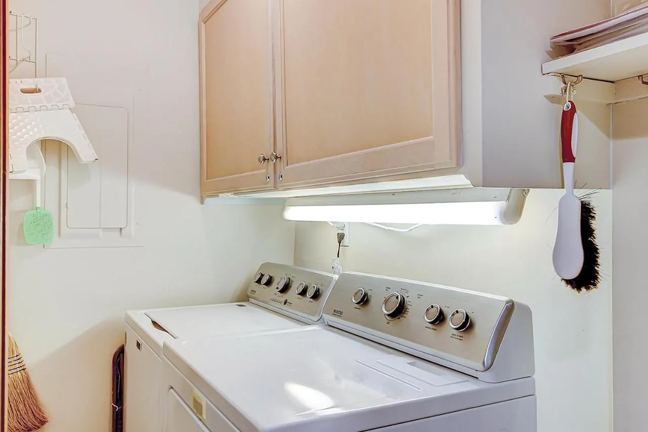 1b Seagrove Apartment *