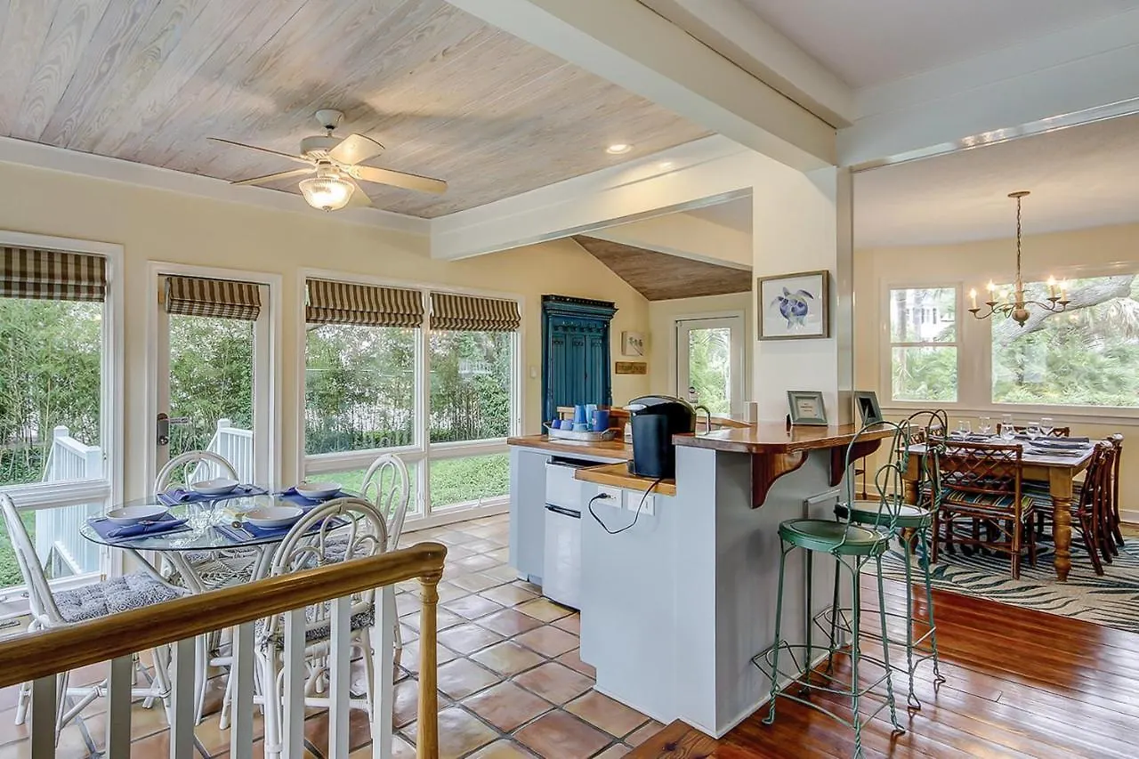Holiday home Under The Oaks - Island Living At Its *