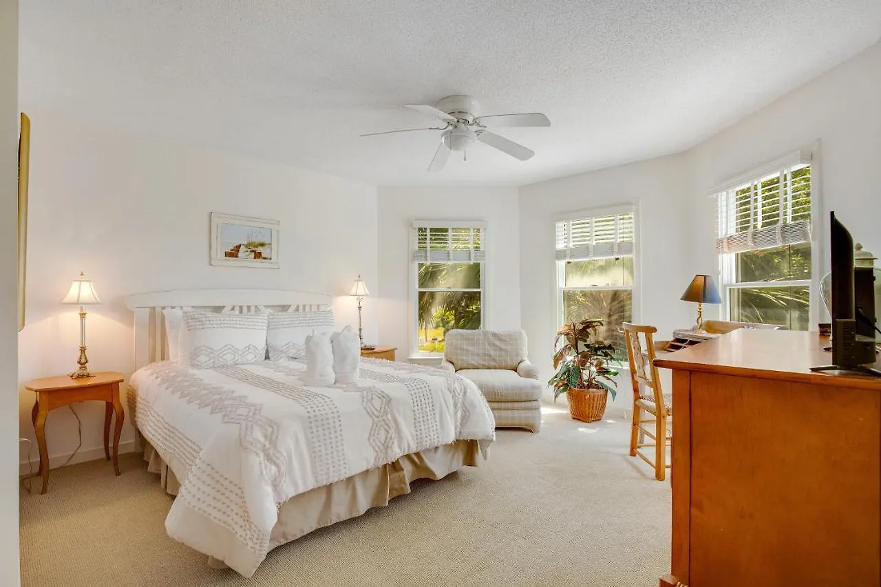 Pelican Bay 33 *