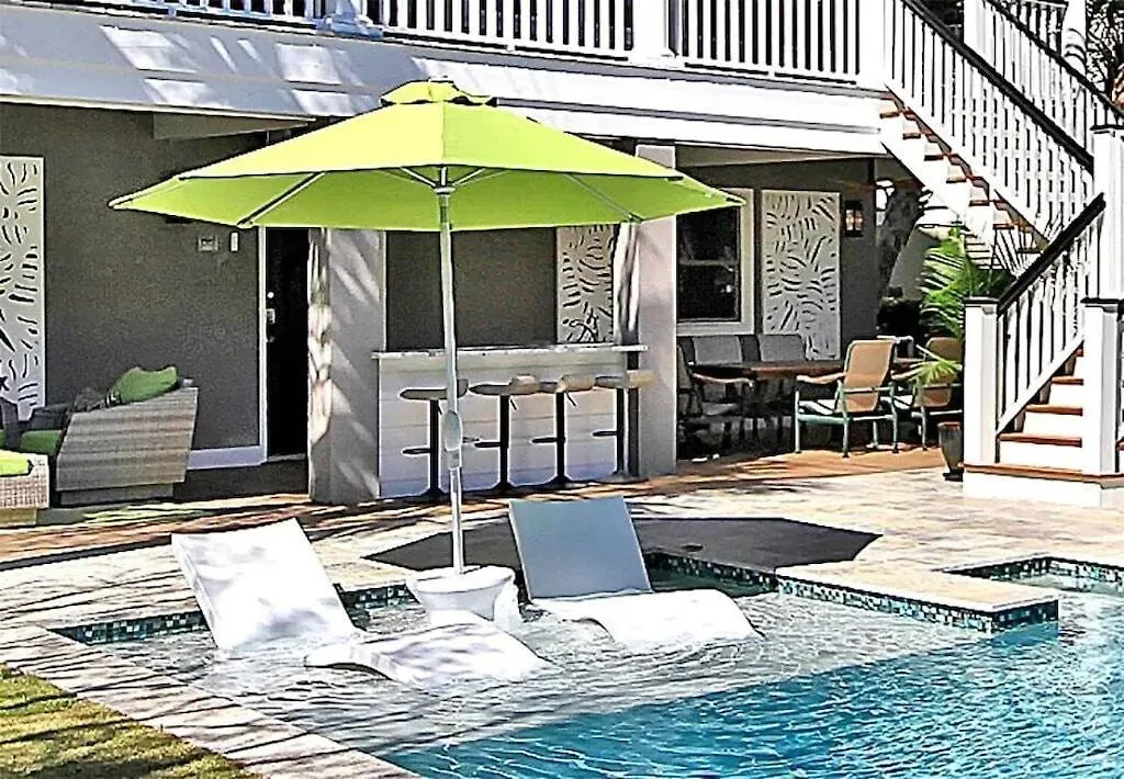 Holiday home Backyard Oasis- Steps 2 Beach, Private Pool & Bar, Sleeps 16, 7 Bedrooms 5 And A Half Bathrooms 