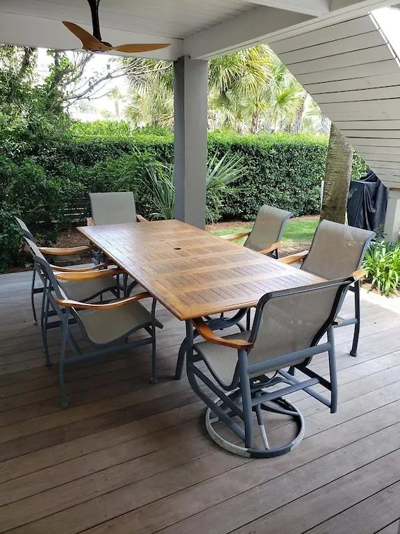 Backyard Oasis- Steps 2 Beach, Private Pool & Bar, Sleeps 16, 7 Bedrooms 5 And A Half Bathrooms 