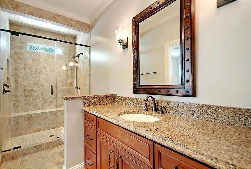 Backyard Oasis- Steps 2 Beach, Private Pool & Bar, Sleeps 16, 7 Bedrooms 5 And A Half Bathrooms 