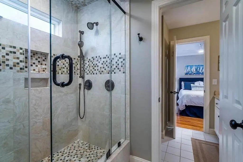 Backyard Oasis- Steps 2 Beach, Private Pool & Bar, Sleeps 16, 7 Bedrooms 5 And A Half Bathrooms 