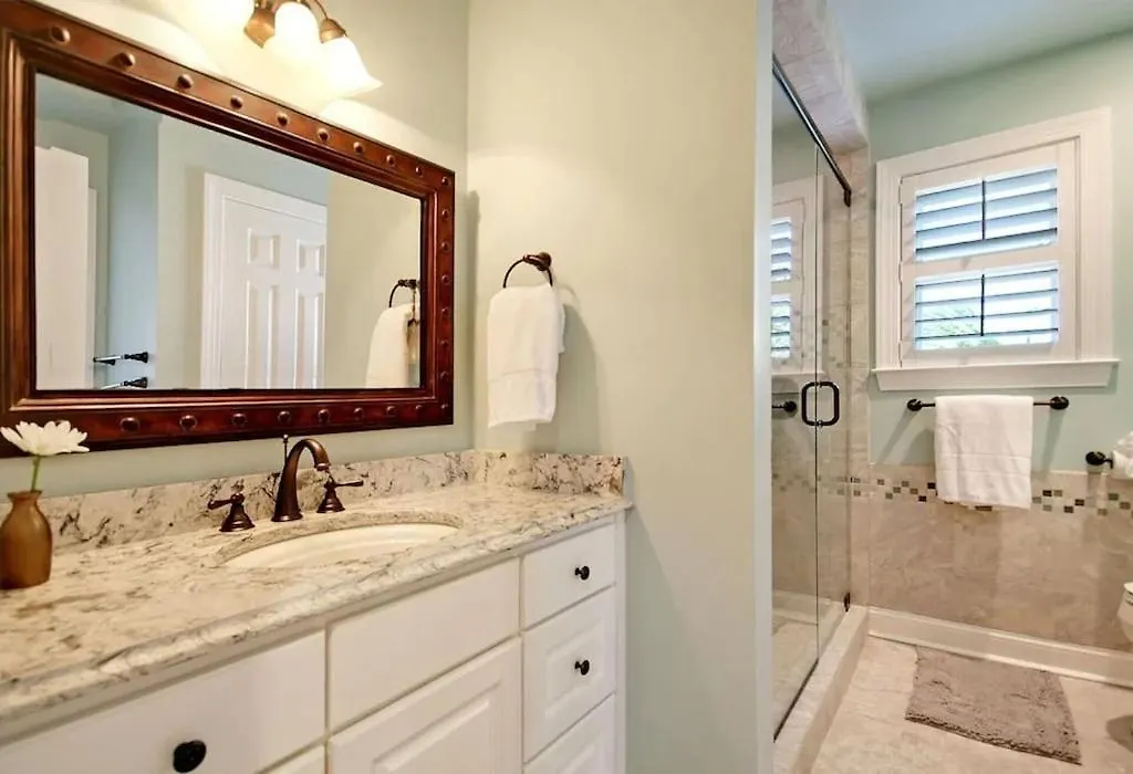 Backyard Oasis- Steps 2 Beach, Private Pool & Bar, Sleeps 16, 7 Bedrooms 5 And A Half Bathrooms 