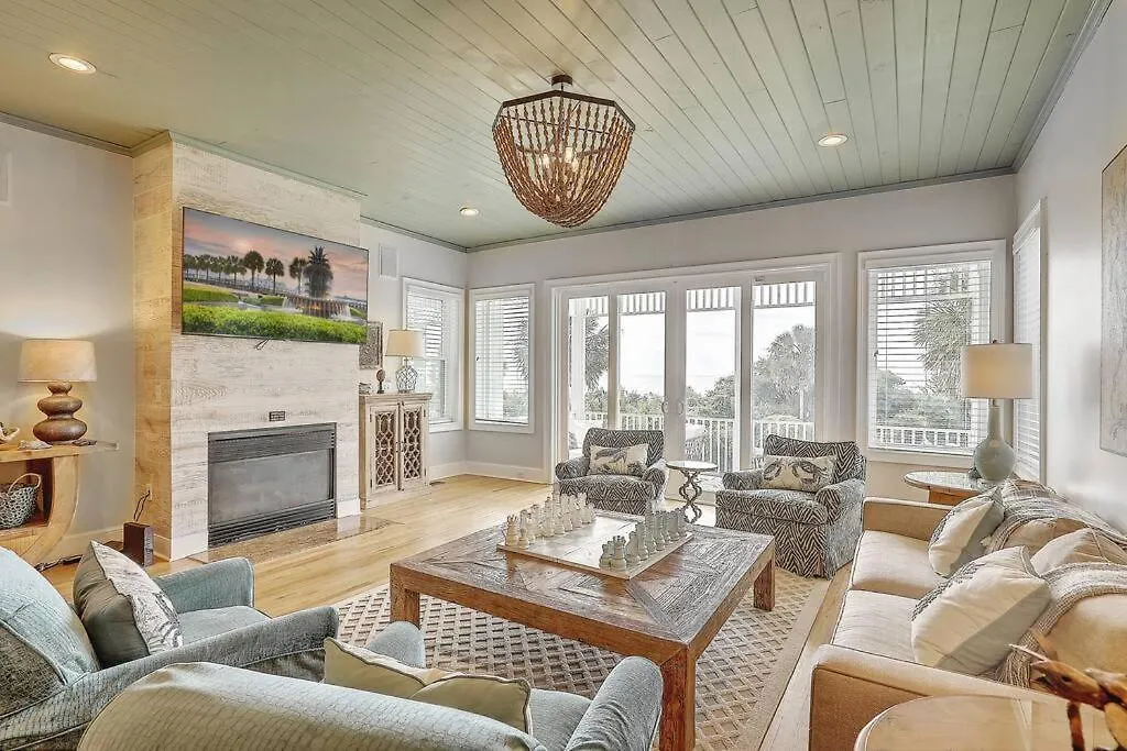 Grand Pavilion 15 - Oceanfront Home! Pool Pass * Isle of Palms
