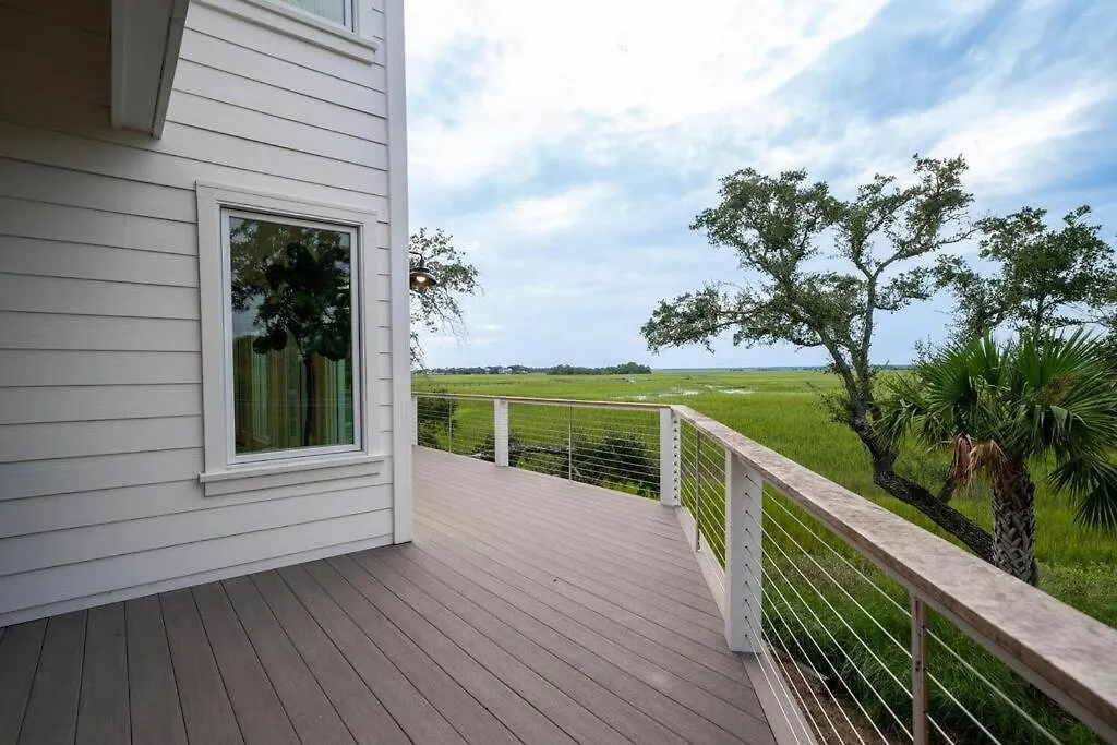 Holiday home Marsh Island 9 - Sunset On The Island! Renovated Home!