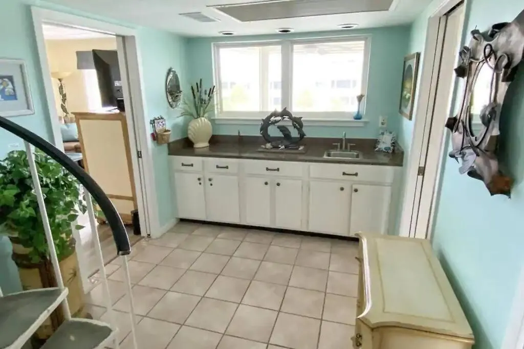 Apartment Port O' Call C302 - Iop Island Retreat! Treetop Oceanview! Isle of Palms