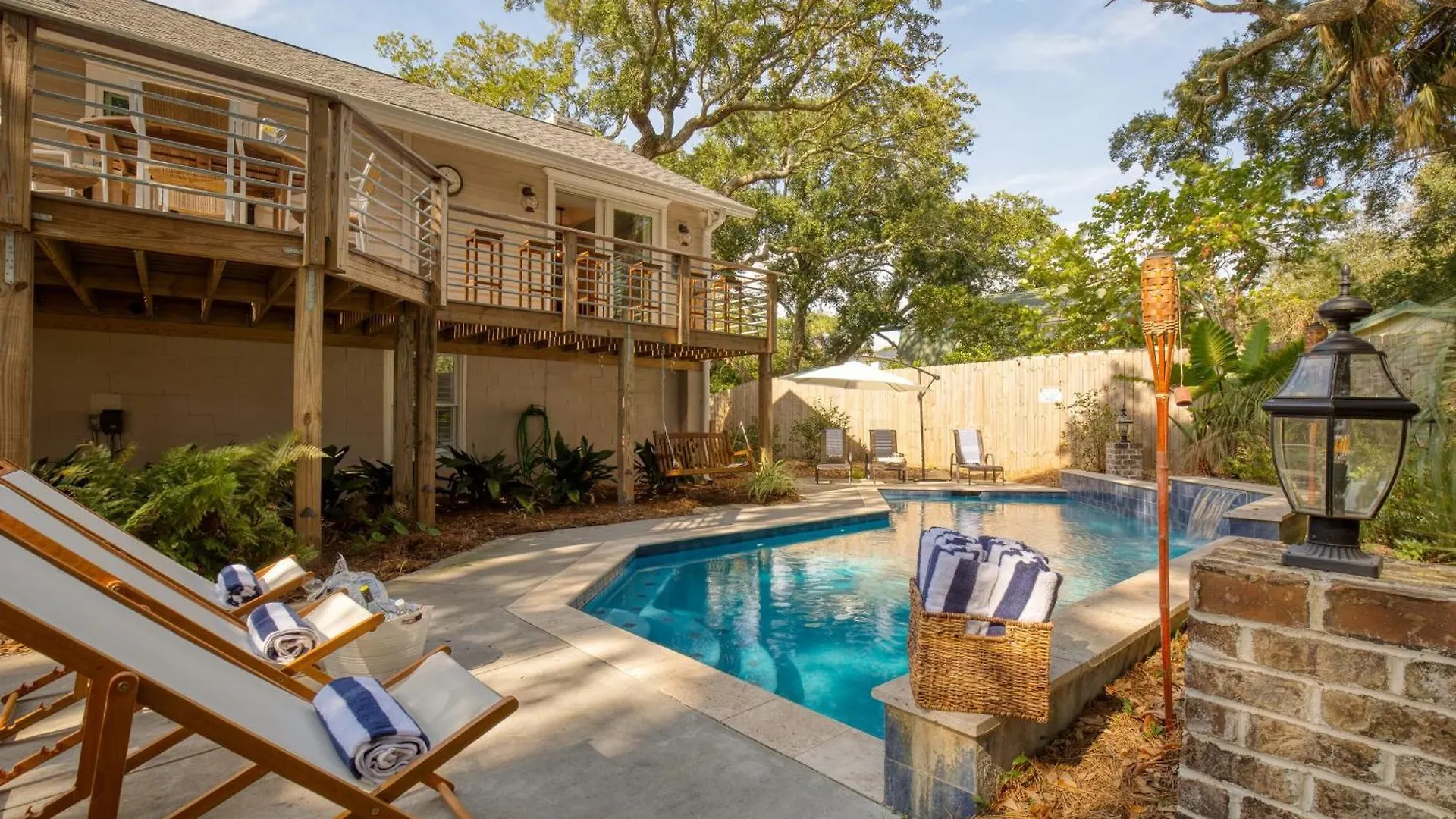 Palmetto By Avantstay Gorgeous Character W Pool Sun Pool Table * Isle of Palms