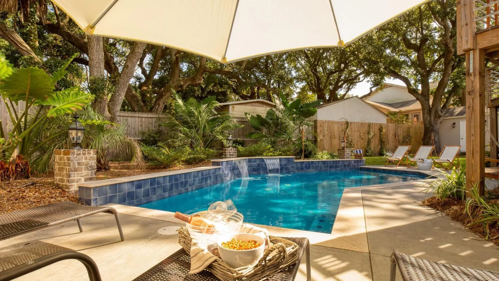 Palmetto By Avantstay Gorgeous Character W Pool Sun Pool Table Holiday home