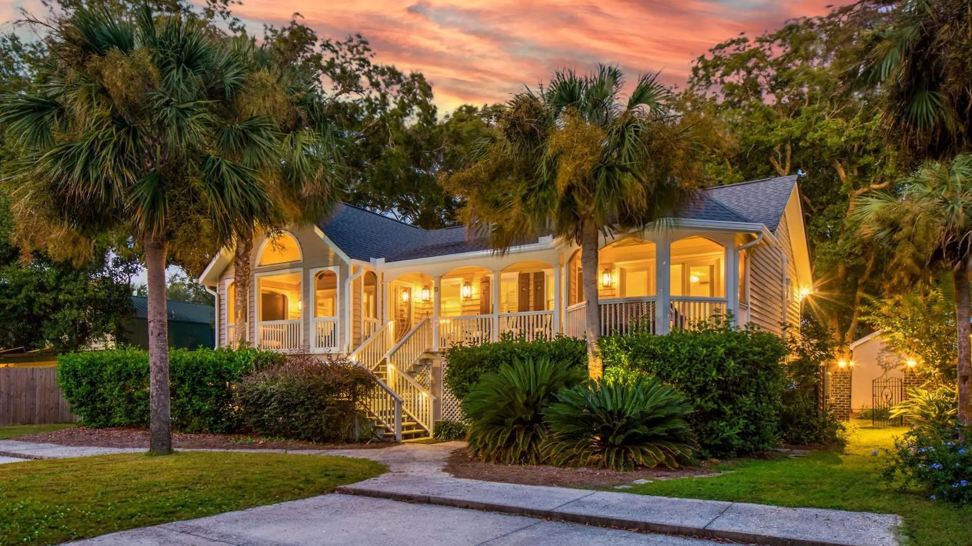 Holiday home Palmetto By Avantstay Gorgeous Character W Pool Sun Pool Table Isle of Palms