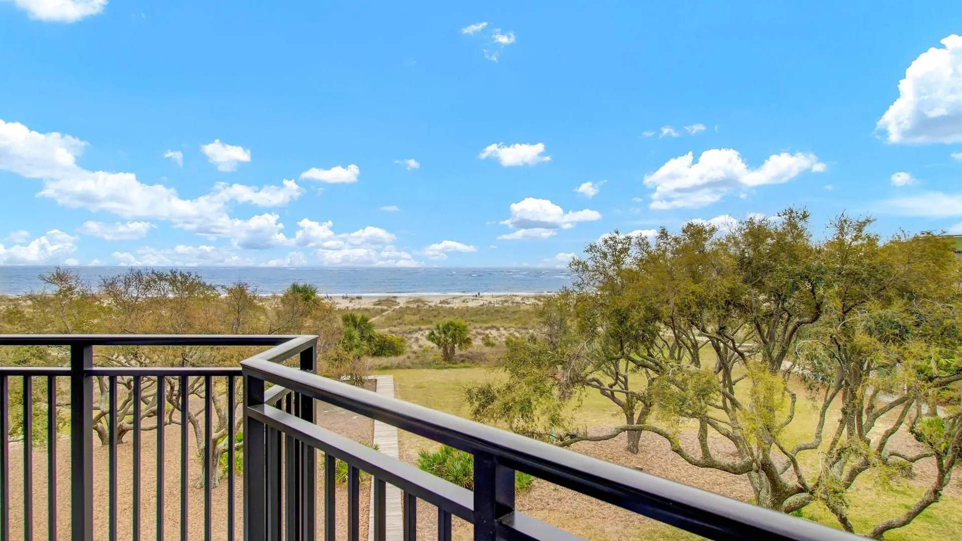 303a Shipwatch By Avantstay Ocean View Shared Pool Boardwalk To Isle of Palms