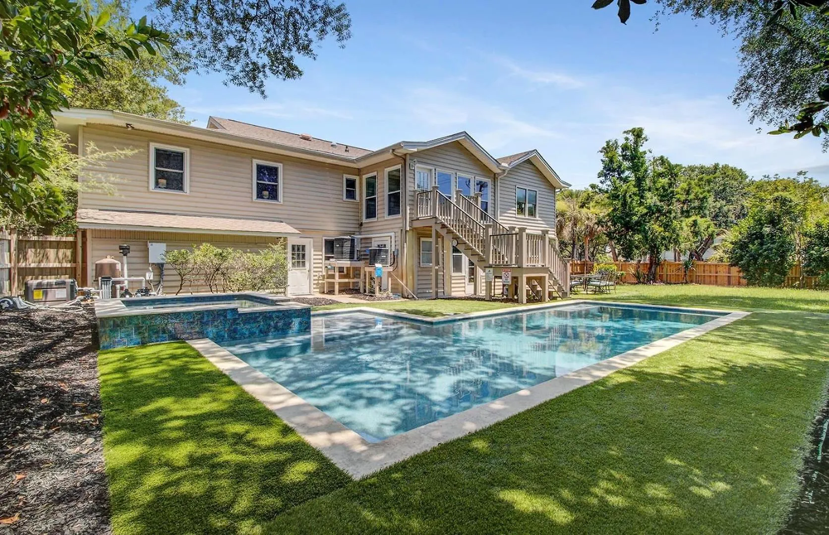 Holiday home 11 43rd Avenue By Avantstay Pool Close To Isle of Palms