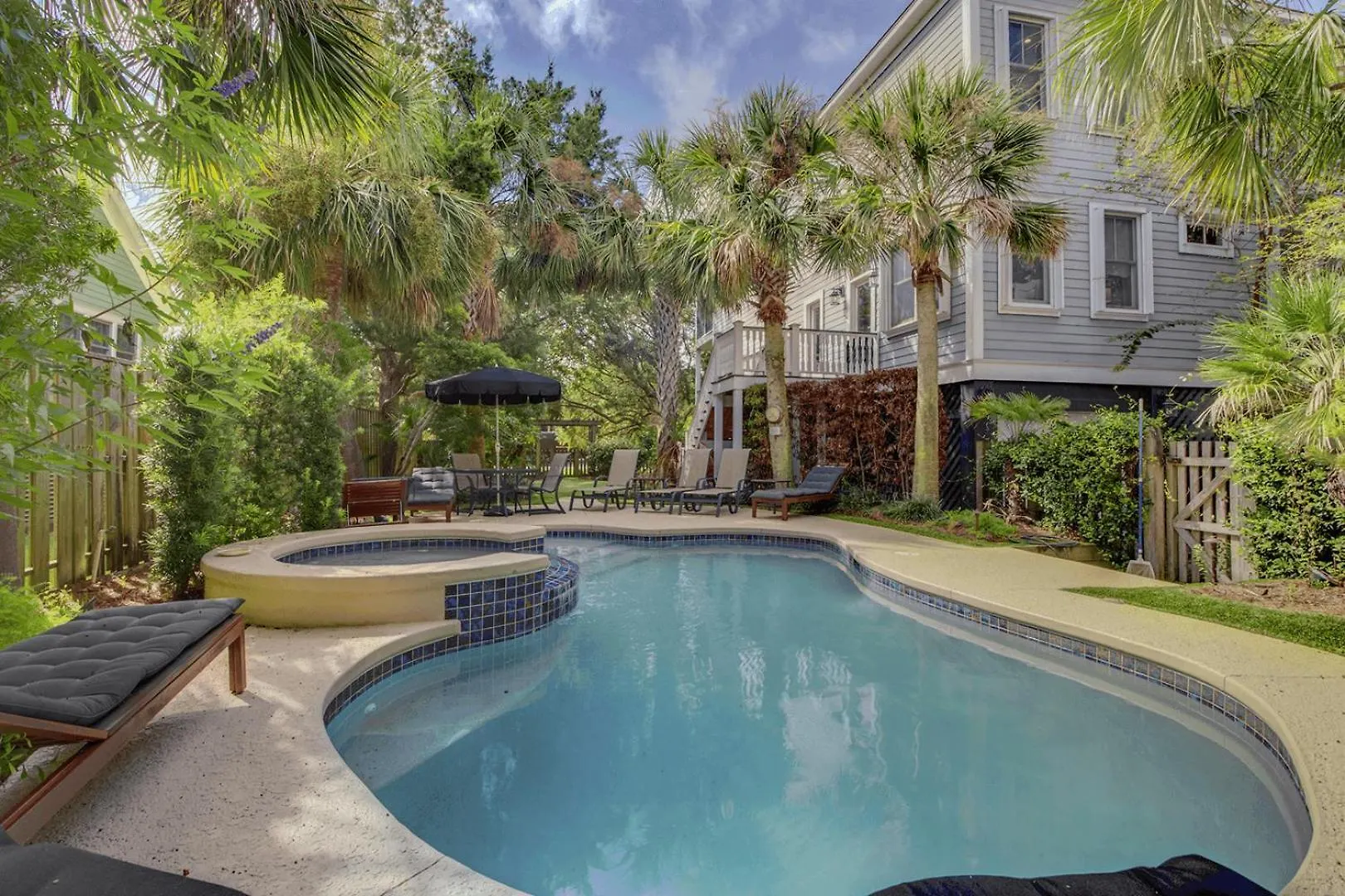 Holiday home The Happy Place By Avantstay Steps To The Ping Pong Putting Isle of Palms