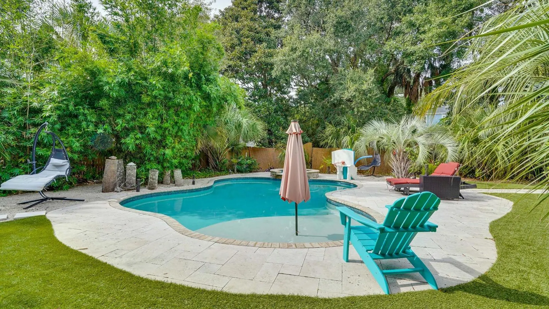 Holiday home Walk To Gem With Pool And In Isle Of Palms! *