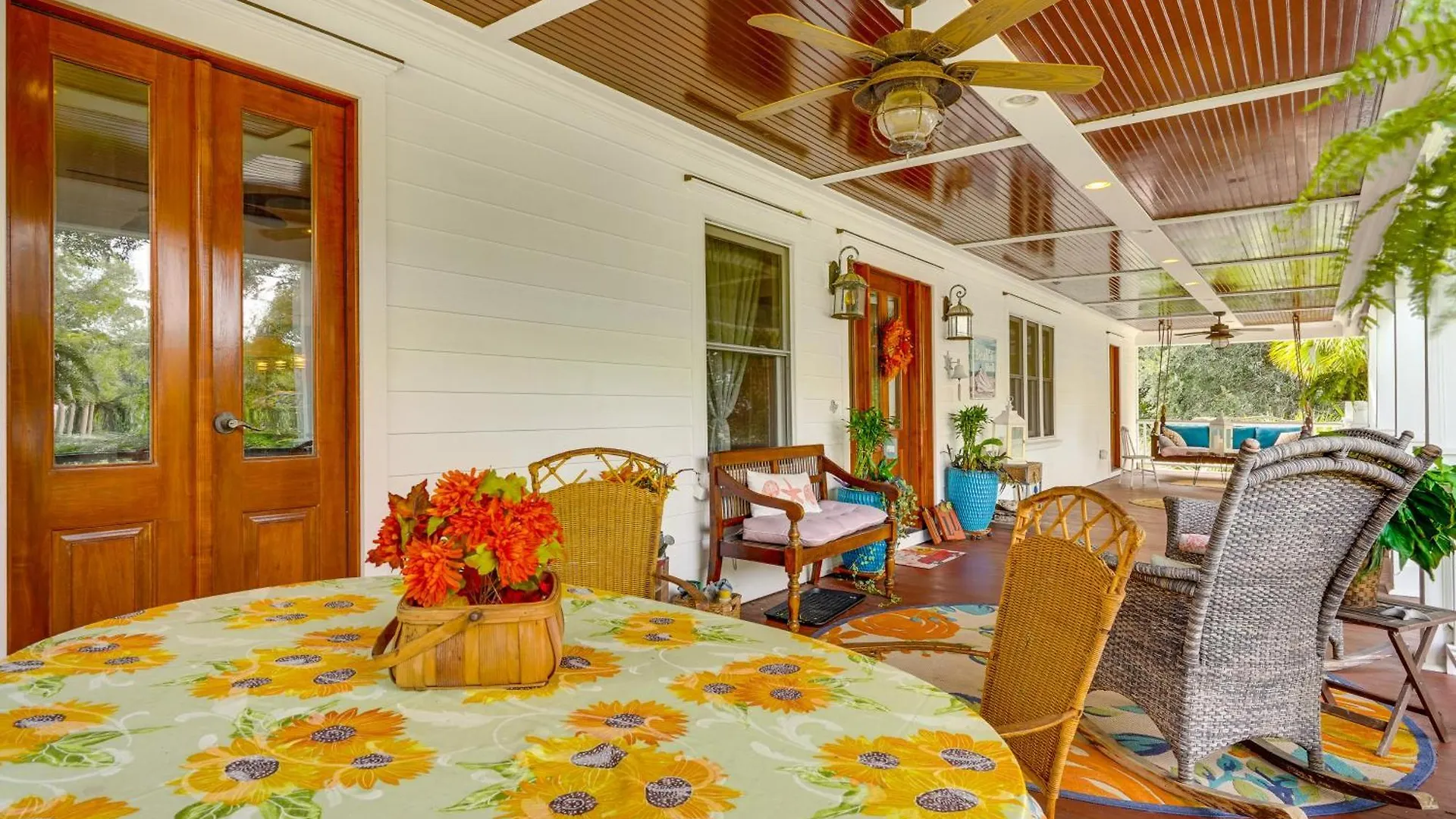 Walk To Gem With Pool And In Isle Of Palms! Holiday home Isle of Palms