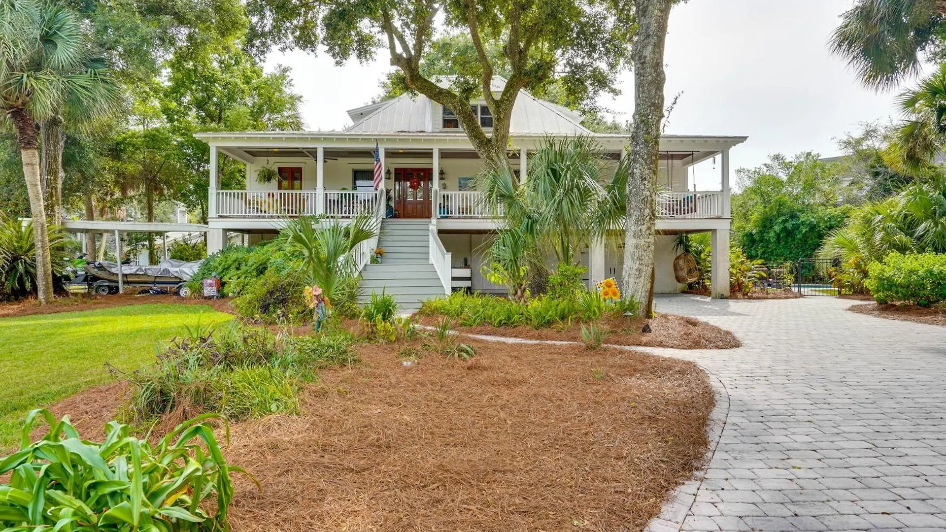 Holiday home Walk To Gem With Pool And In Isle Of Palms! Isle of Palms
