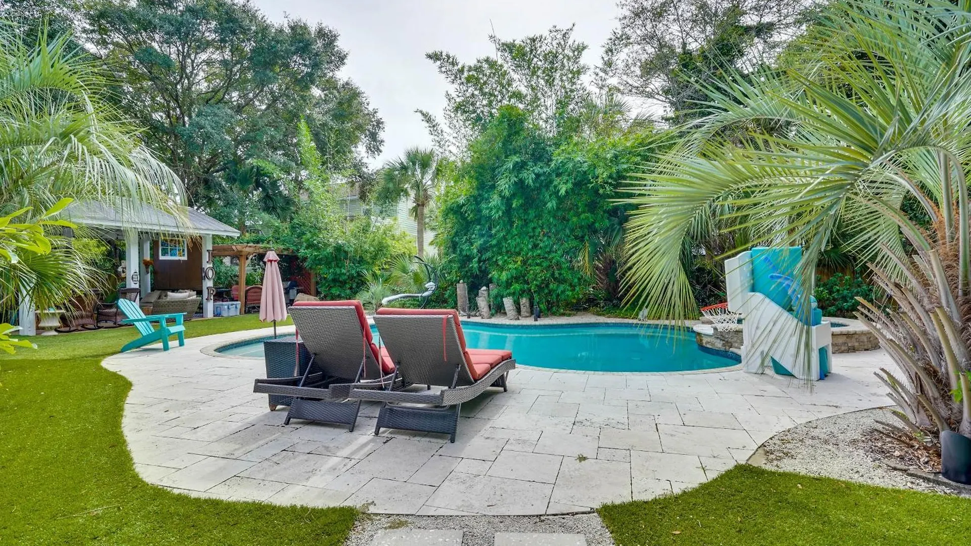 Walk To Gem With Pool And In Isle Of Palms! Holiday home *