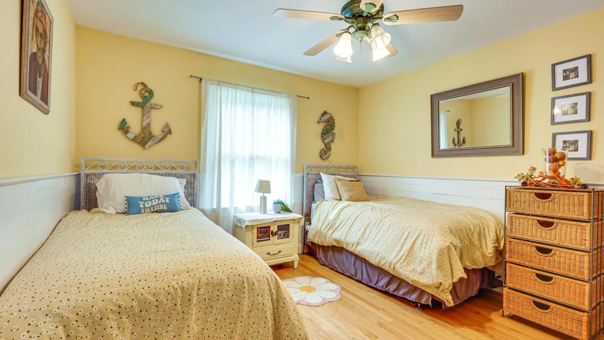 Walk To Gem With Pool And In Isle Of Palms! * Isle of Palms
