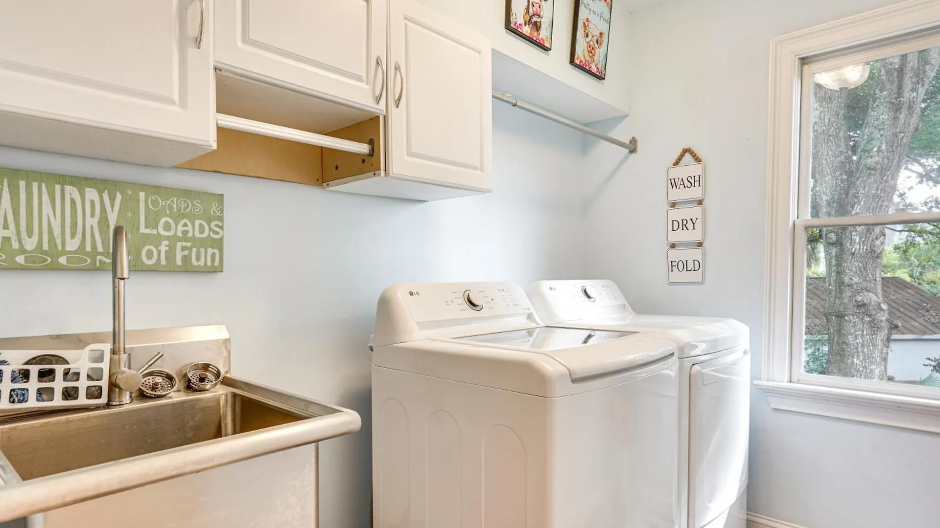Walk To Gem With Pool And In Isle Of Palms!