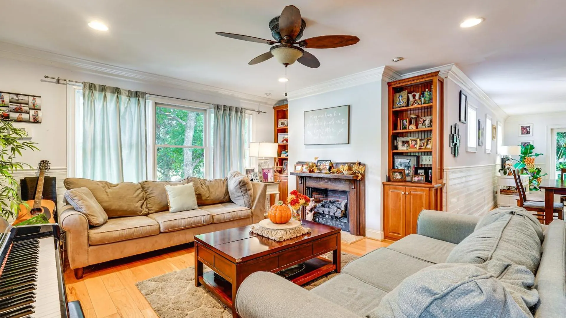 Holiday home Walk To Gem With Pool And In Isle Of Palms! *