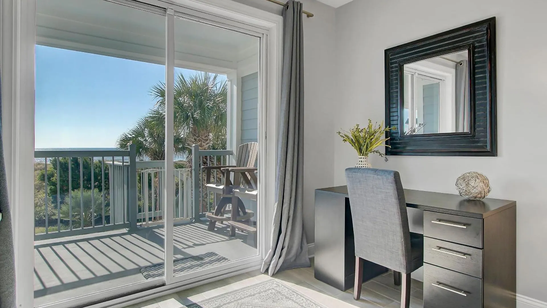 Ocean Blvd 102 Beautiful With Ocean Views Holiday home *