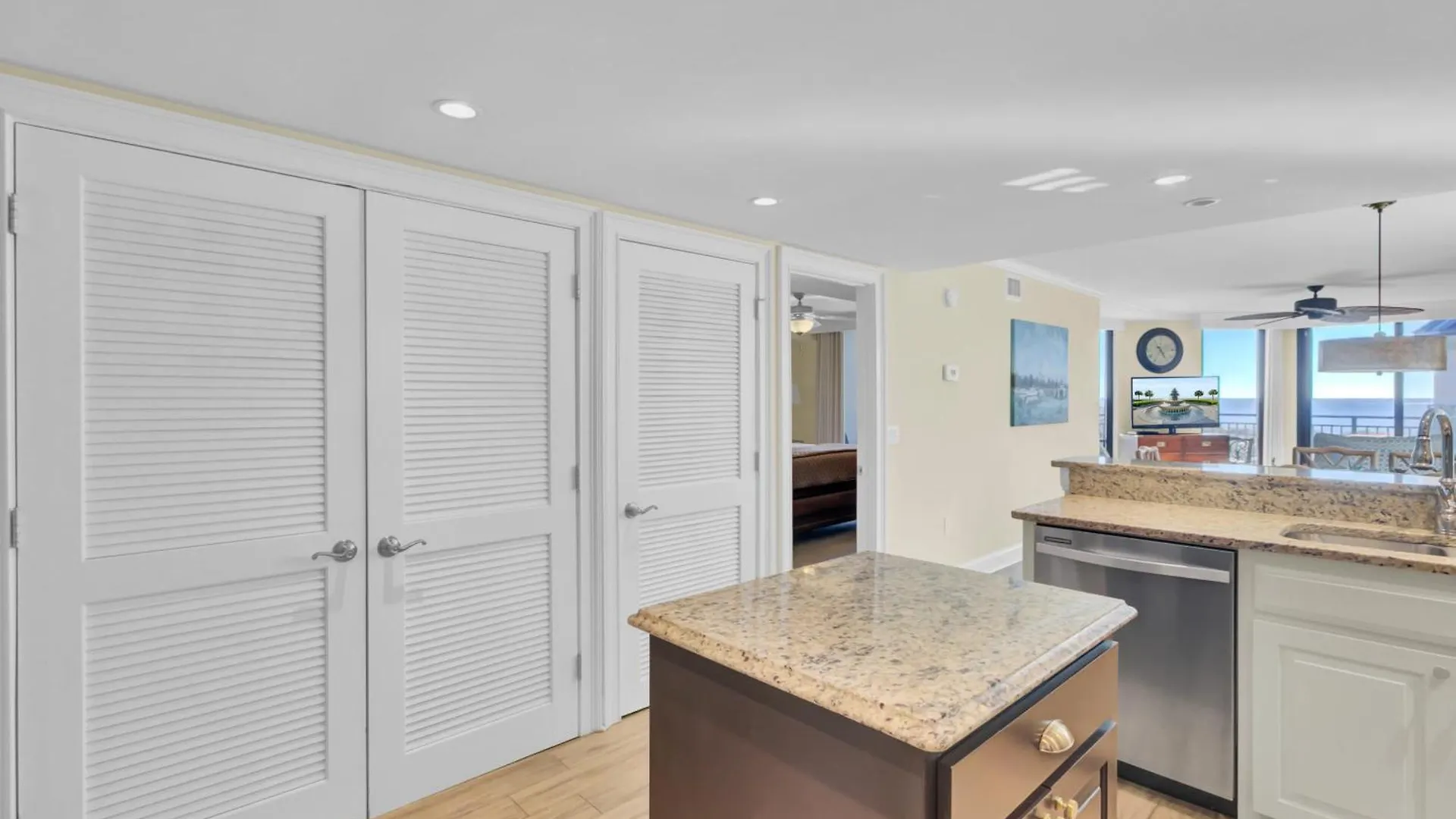 Holiday home Oceanfront W Pool Access Balcony View 312 B Shipwatch By Avantstay *