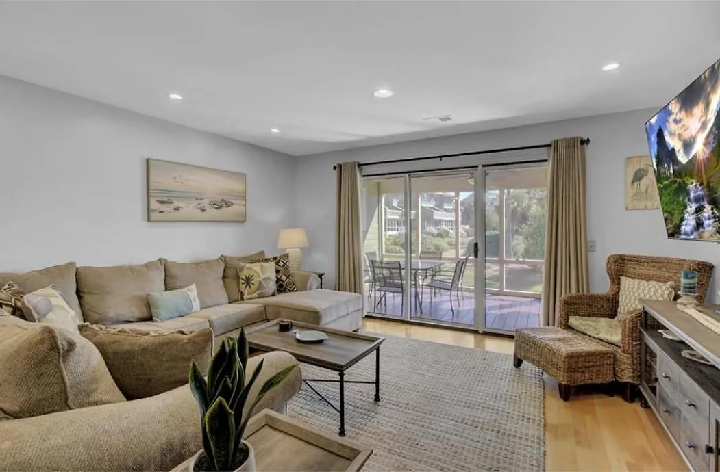 Apartment 7c Mariners Walk By Avantstay Beautiful Porch Easy Access To Pool Isle of Palms