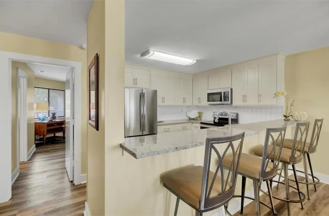 Apartment 117 Seascape By Avantstay Oceanfront Breathtaking Views Communal Swimming Pool Isle of Palms