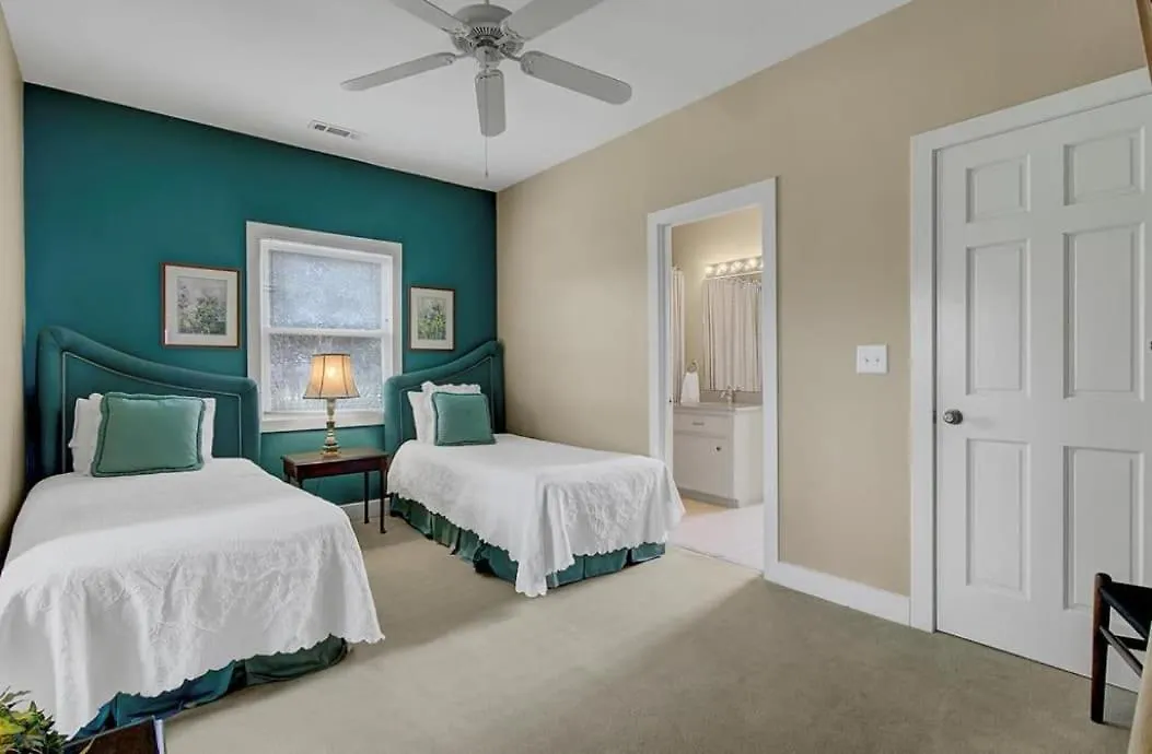 Holiday home 85 Grand Pavilion By Avantstay Walk To The Spacious Porch Isle of Palms